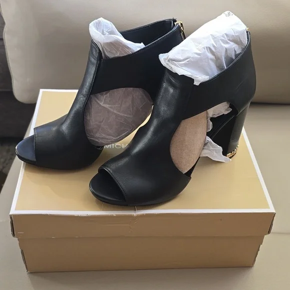 Michael Kors leather black  shoes, size 7.5M, pre-owned - Picture 10 of 10